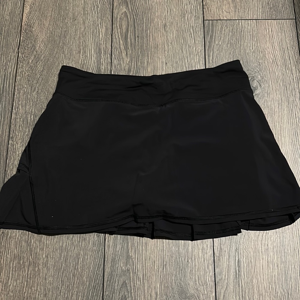 NWOT Lululemon Pace Setter skort size 6
Excellent condition